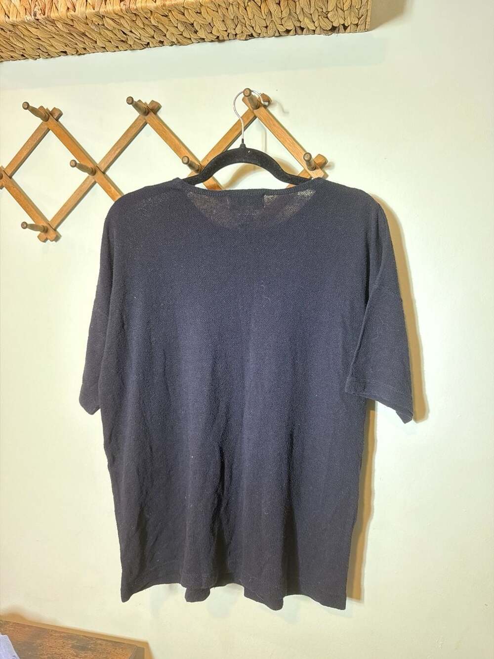 Nell Flowers by J.G. Hook 100% Silk Knit Short Sleeve Top, Size M - Picture 3 of 3